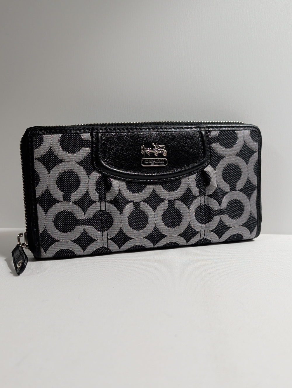 NWOT Coach Signature Canvas Accordion Zip Wallet